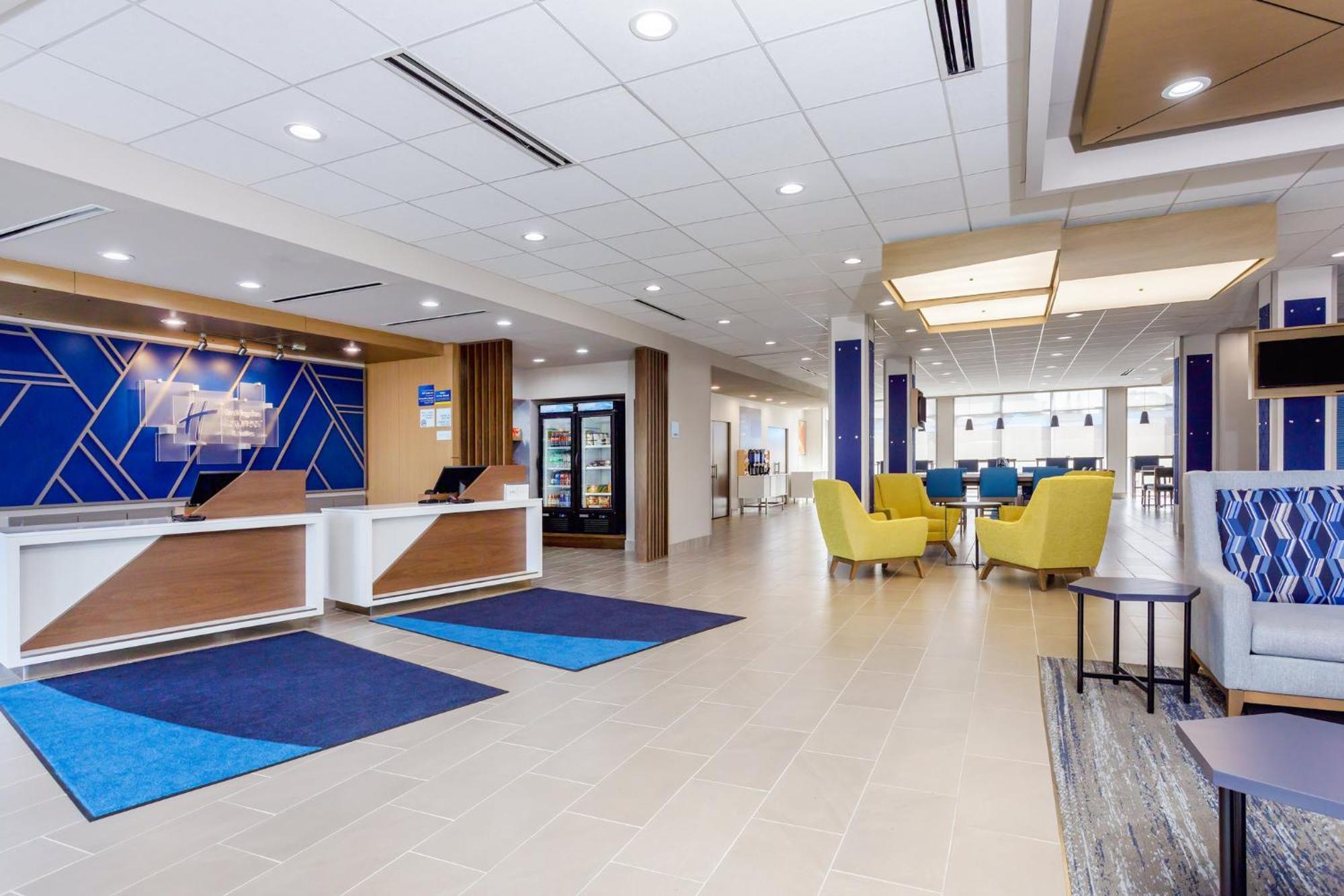 Holiday Inn Express & Suites Tampa Stadium - Airport Area By Ihg Exterior photo