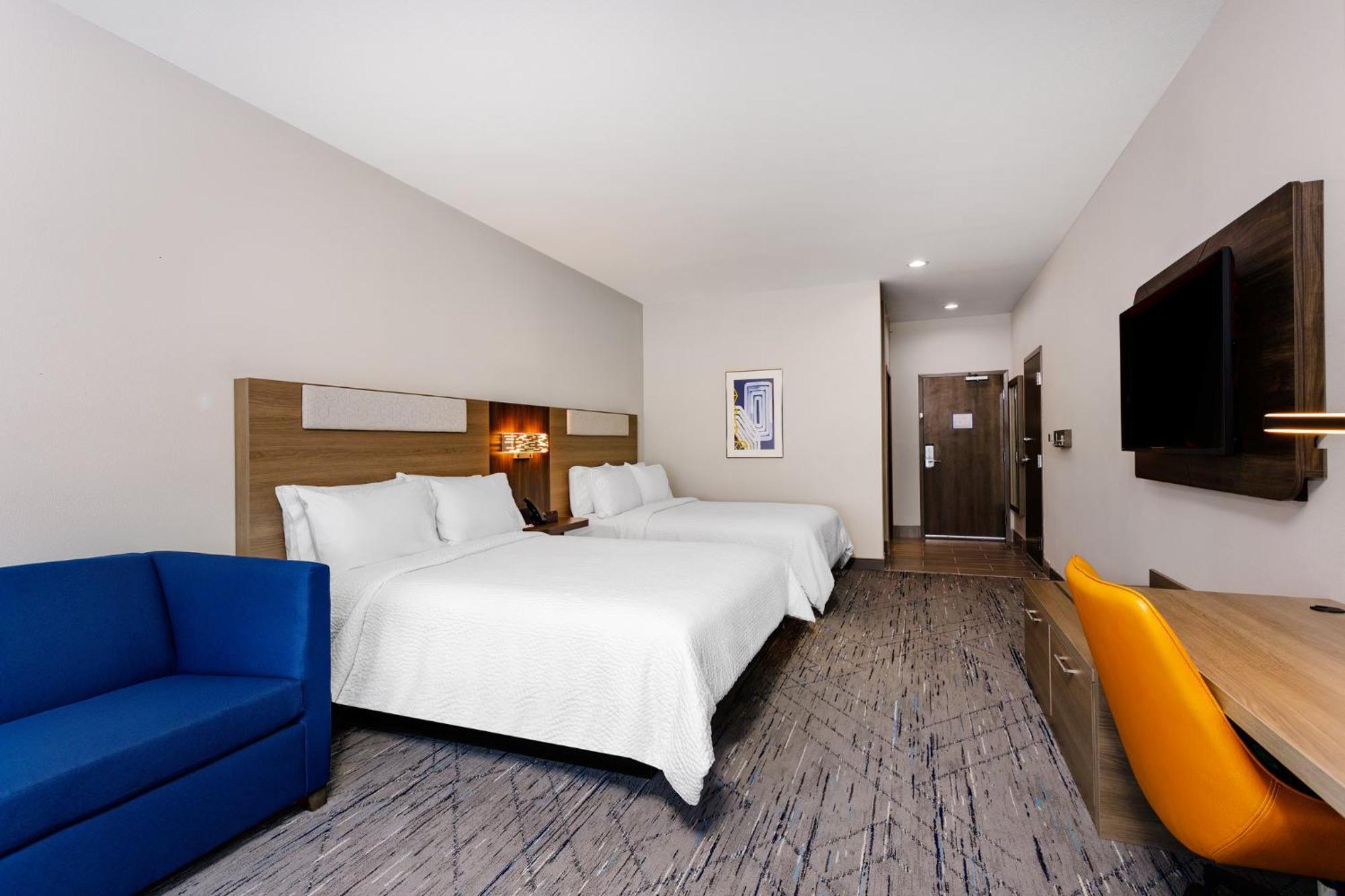 Holiday Inn Express & Suites Tampa Stadium - Airport Area By Ihg Exterior photo