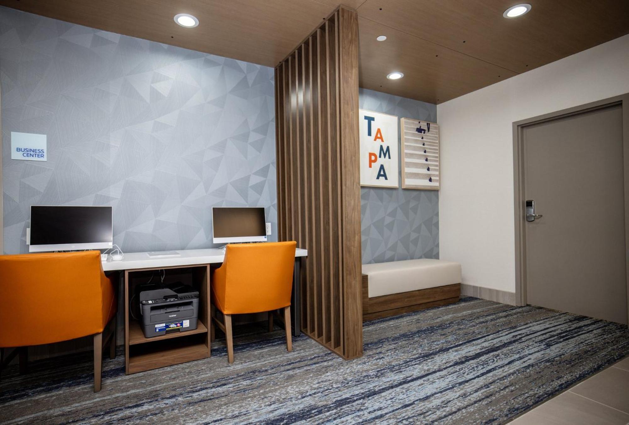 Holiday Inn Express & Suites Tampa Stadium - Airport Area By Ihg Exterior photo